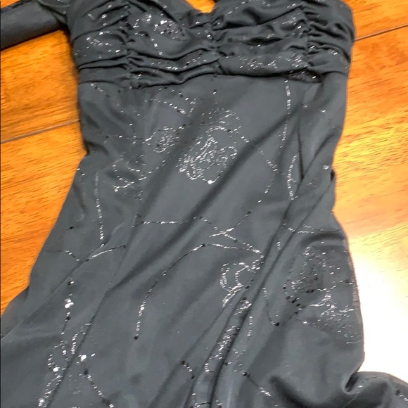 Black cocktail dress asymmetrical hem - Picture 3 of 8